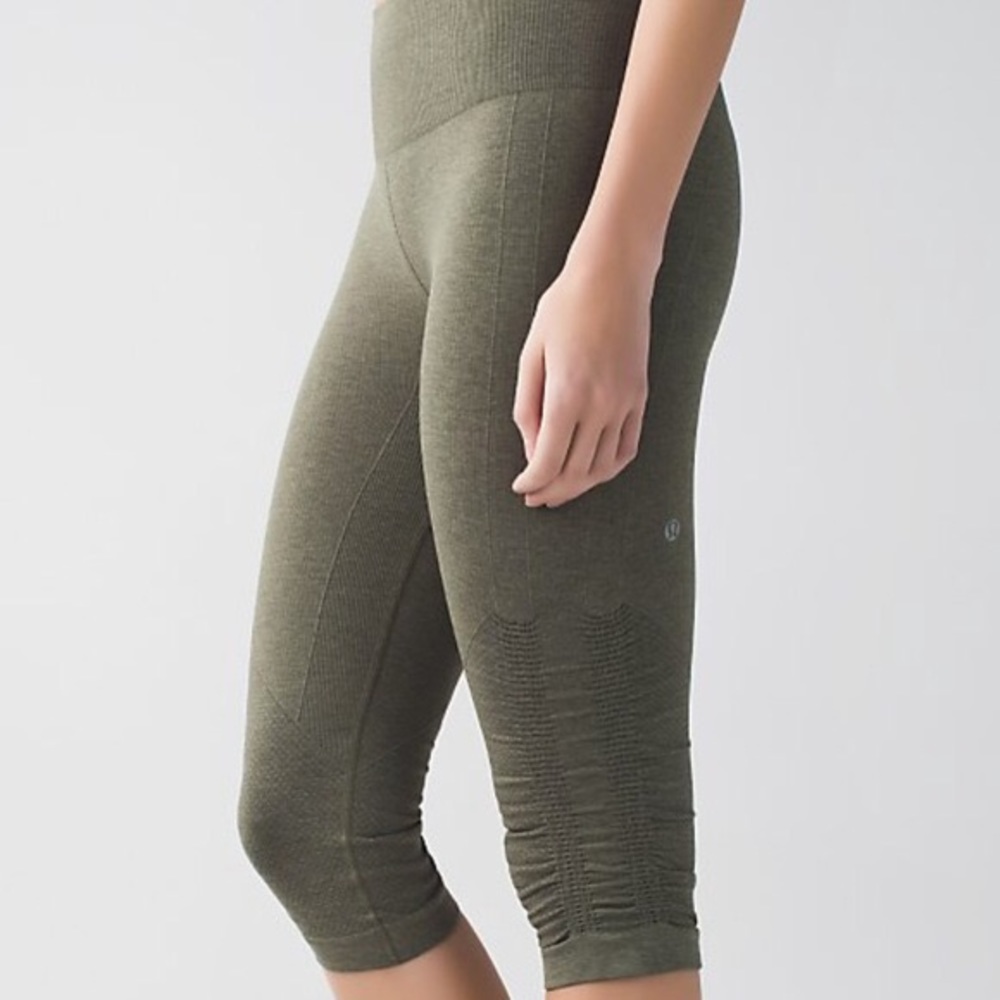 Lululemon Ebb and Flow Capris